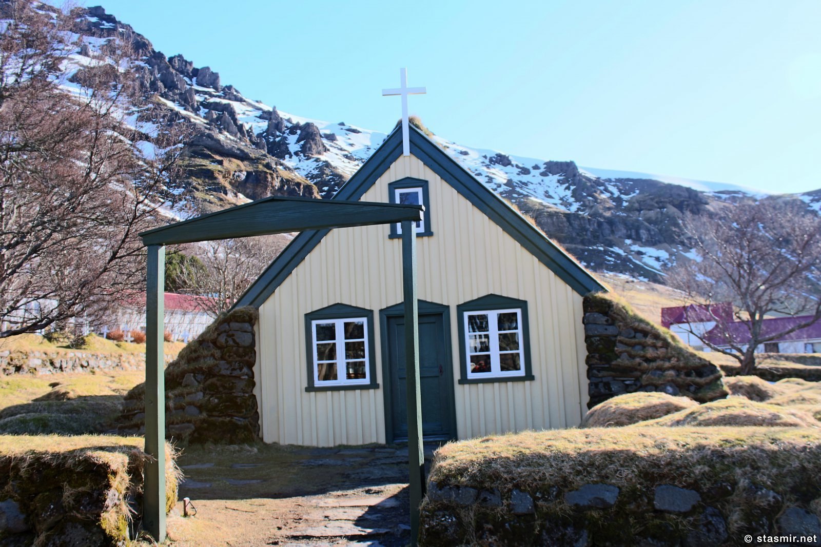 Hofskirkja, кирха-землянка, восточная Исландия, фото Стасмир,  photo Stasmir