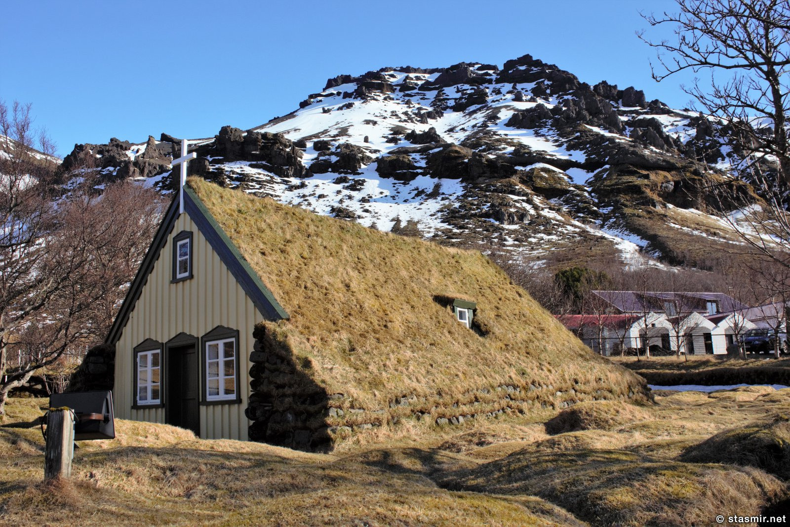 Hofskirkja, кирха-землянка, восточная Исландия, фото Стасмир,  photo Stasmir