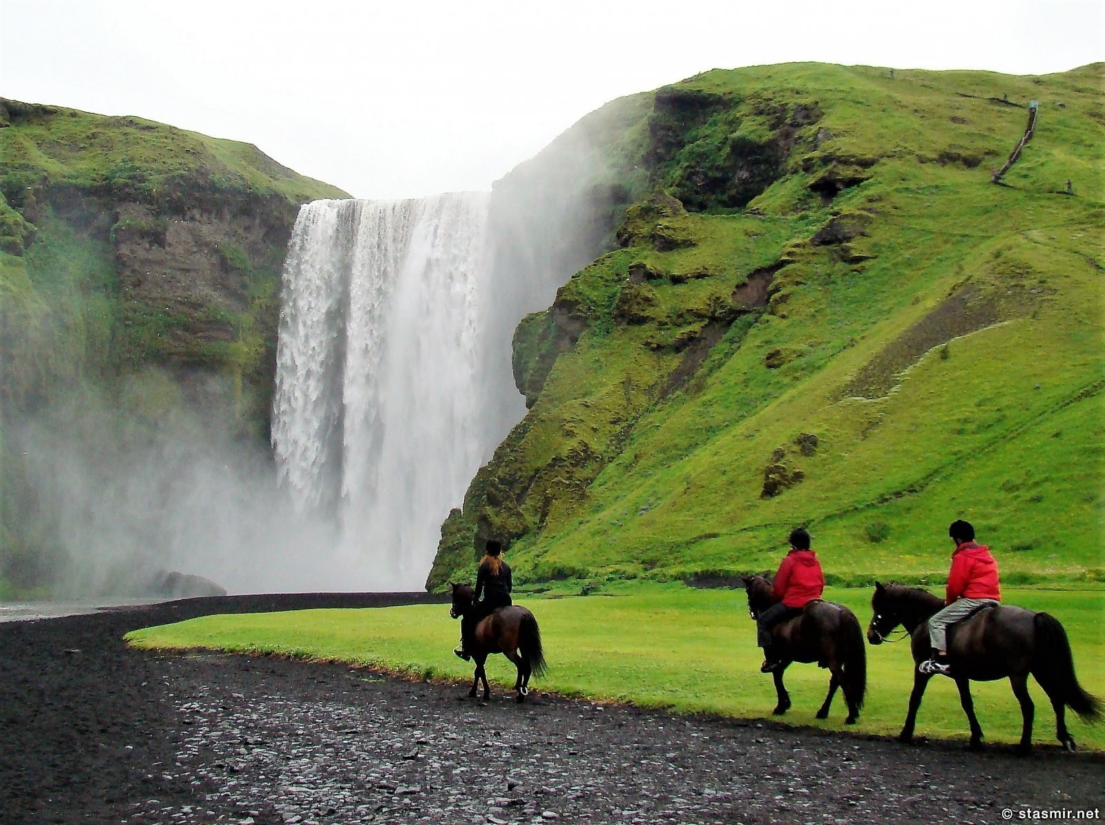 лошадиная экскурсия и водопада Скоугарфосс давным давно, Южный берег Исландии, фото Стасмир, photo Stasmir