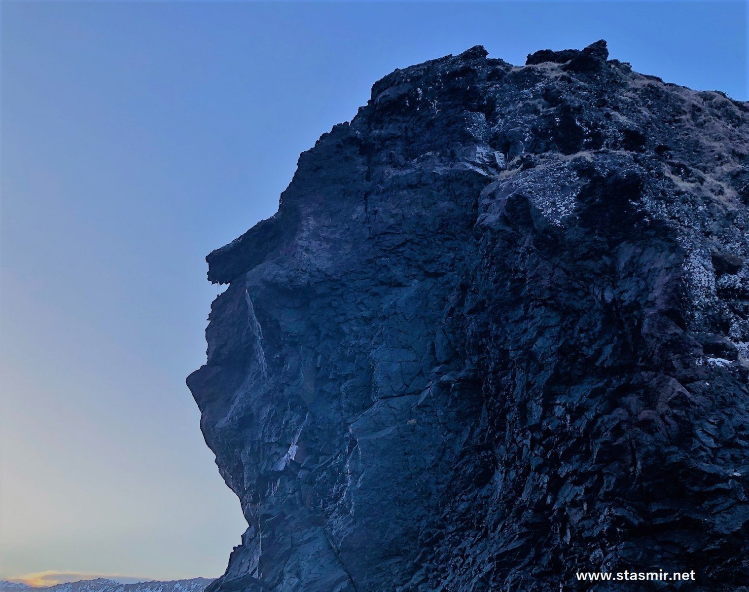 shining: Екатерина 2 в скалах в Исландии, фото Стасмир, photo Stasmir