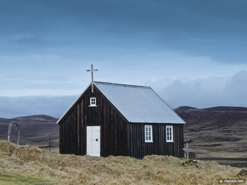 Одинокая церковь на плато Крисувик (Krísuvík) в Южной Исландии, 1857