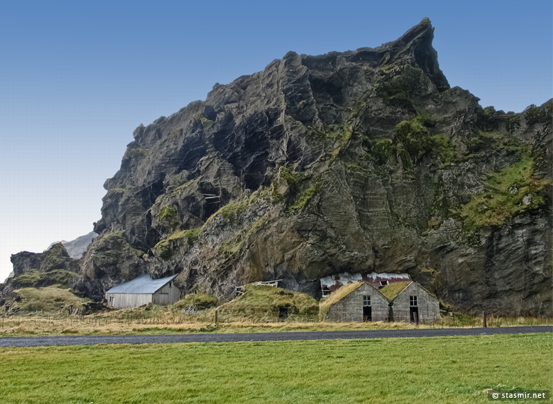 Пещерные образования и строения на южном побережье Исландии