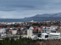 Панорама Рейкьявика с обозревательной площадки «Perlan» на вершине холма Öskuhlíð