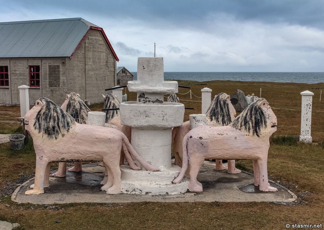 Фонтан Львов в Селаурдалюр, Samúel Jónsson, Selárdalur, Arnarfjörður, орлиный фьорд, Самуэль Йоунссон, Западные фьорды, Photo Stasmir, Фото Стасмир