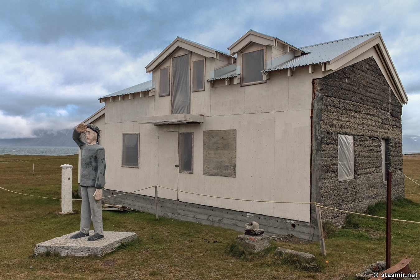 Странный памятник Лейвуюру Эрикссону в Селаурдалюр, Samúel Jónsson, Selárdalur, Arnarfjordur, Arnarfjörður, орлиный фьорд, Западные фьорды, Photo Stasmir, Фото Стасмир, Фото Станислав Смирнов, Photo Stanislav Smirnov