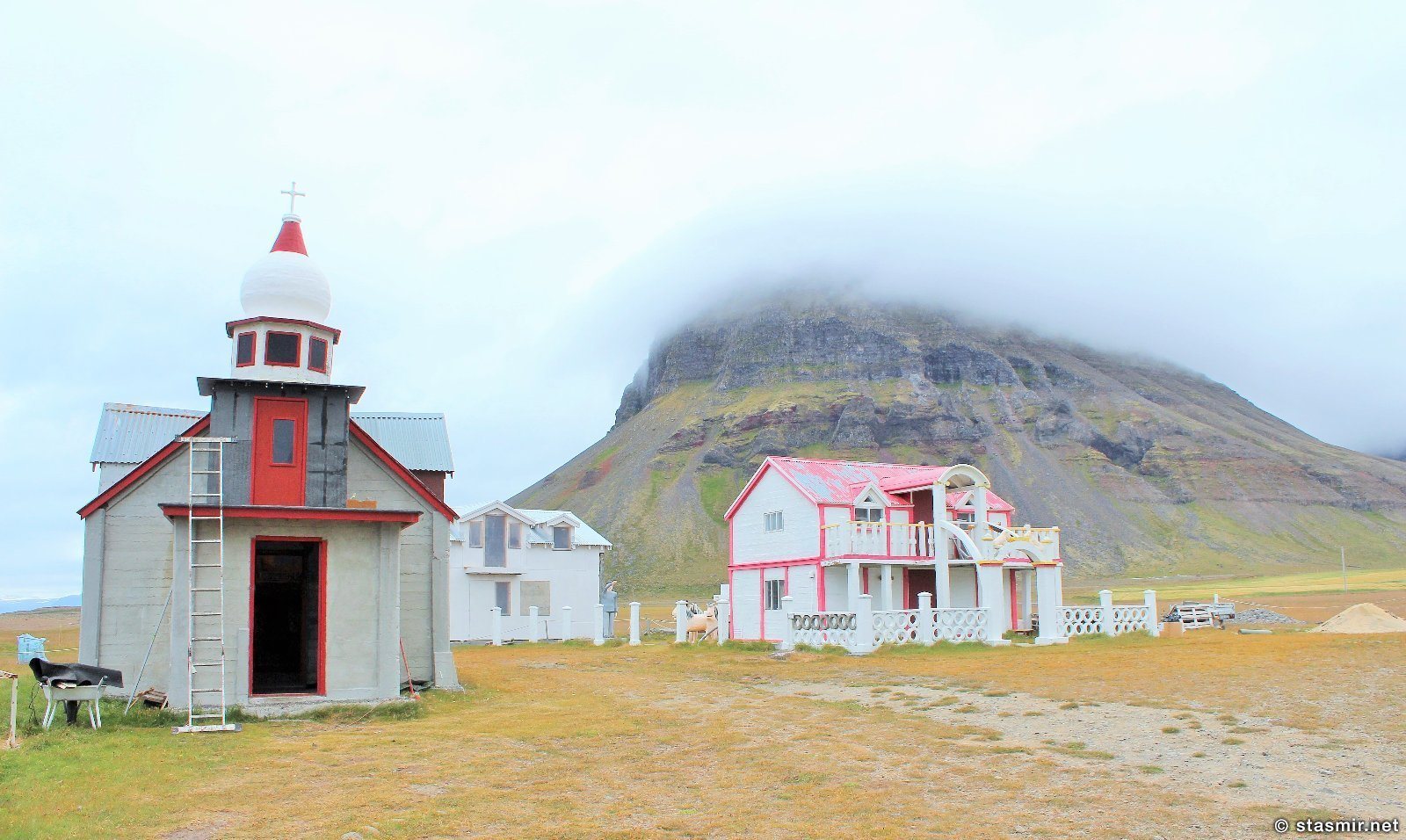 Кирха и дом в Селаурдалюр, Samúel Jónsson, Selárdalur, Arnarfjörður, орлиный фьорд, хутор Селаурдалюр, Самуэль Йоунссон, Западные фьорды, Photo Stasmir, Фото Стасмир