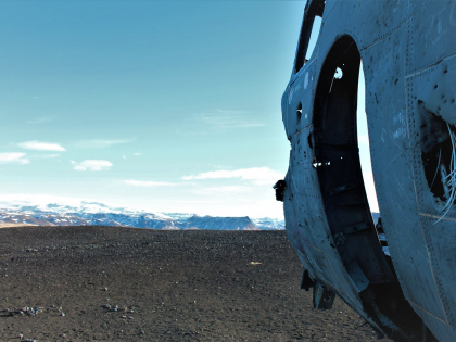 Не все же самолет Douglas фотографировать? Огрызок самолета в черных песках Южной Исландии, фото Стасмир, photo Stasmir, stasmirnet