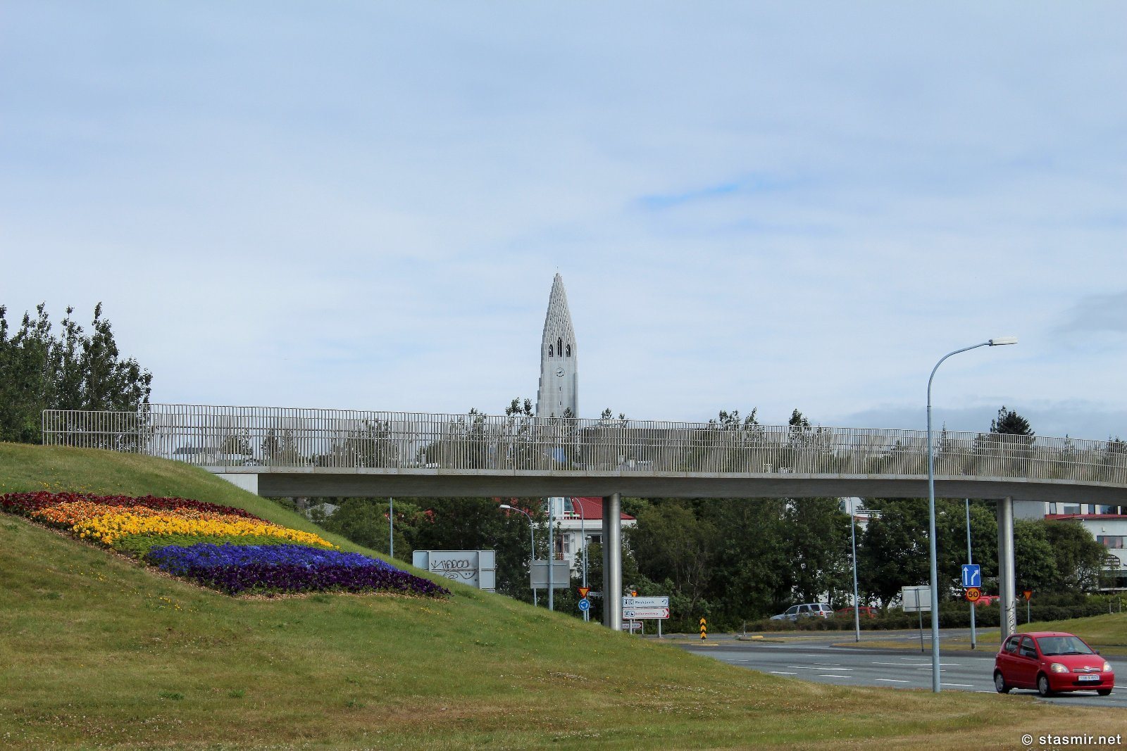 Hallgrímskirkja, Хадльгримскиркья_ Reykjavik, Iceland, Рейкьявик, Исландия, центр Рейкьявика, гей-прайд в Исландии, исландская столица, равноправие в Исландии, равенство полов в Исландии, исландские города, Photo Stasmir