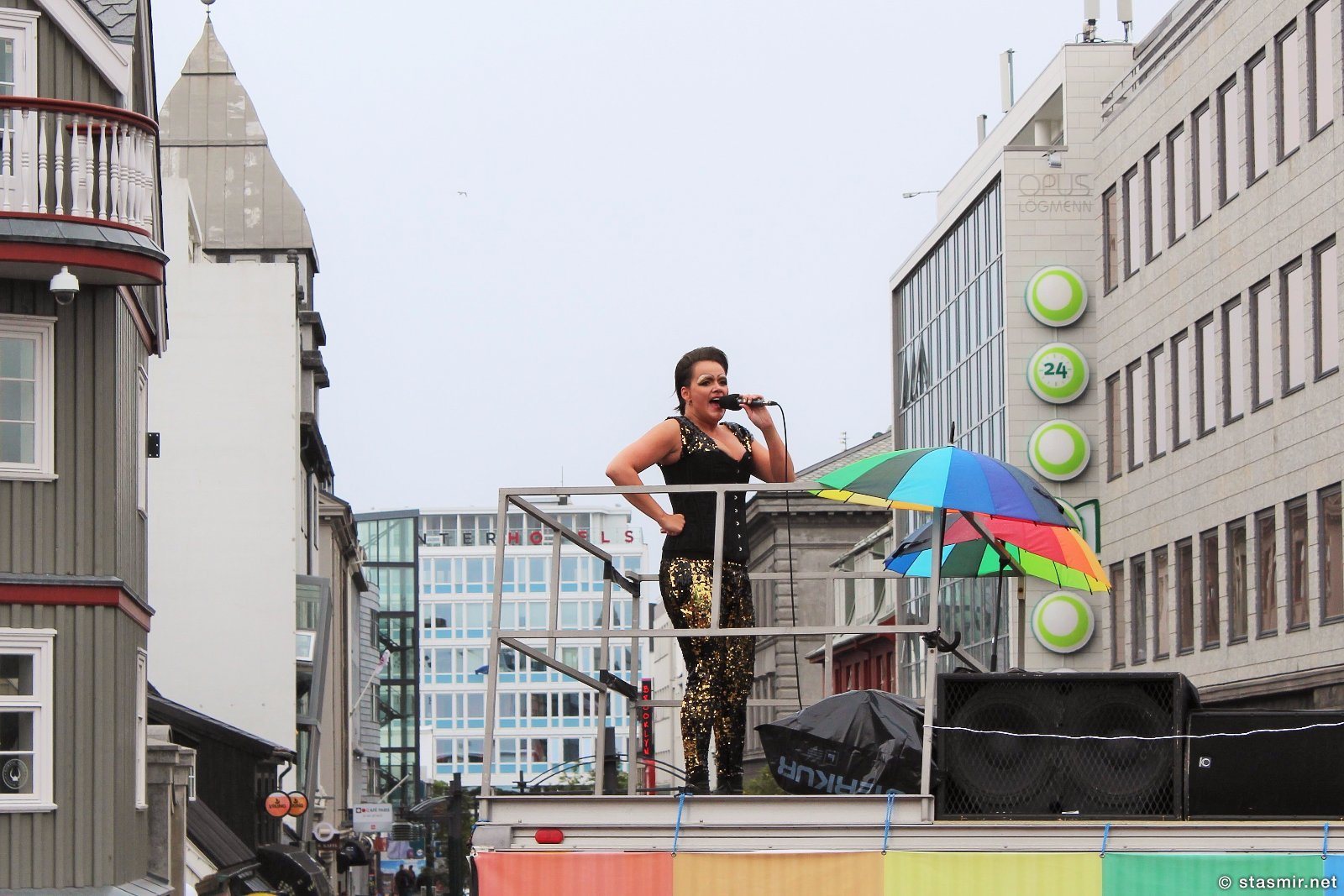 Гей-прайд 2015, Рейкьявик, селебрити в Исландии, главная улица Рейкьявика, праздники в Исландии, гей-прайд в Исландии, gay pride 2015, Reykjavik, равноправие полов, туры в Исландию, портрет исландца, Photo Stasmir