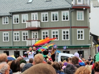 Гей-прайд 2015, Рейкьявик, магазины Исландии, гей-прайд в Исландии, центр Рейкьявика, геи в Исландии, исландцы, портрет исландца, толпа, общественность, шествие, Лейгавегур, по главной улице в оркестром, праздники в Исландии, Photo Stasmir