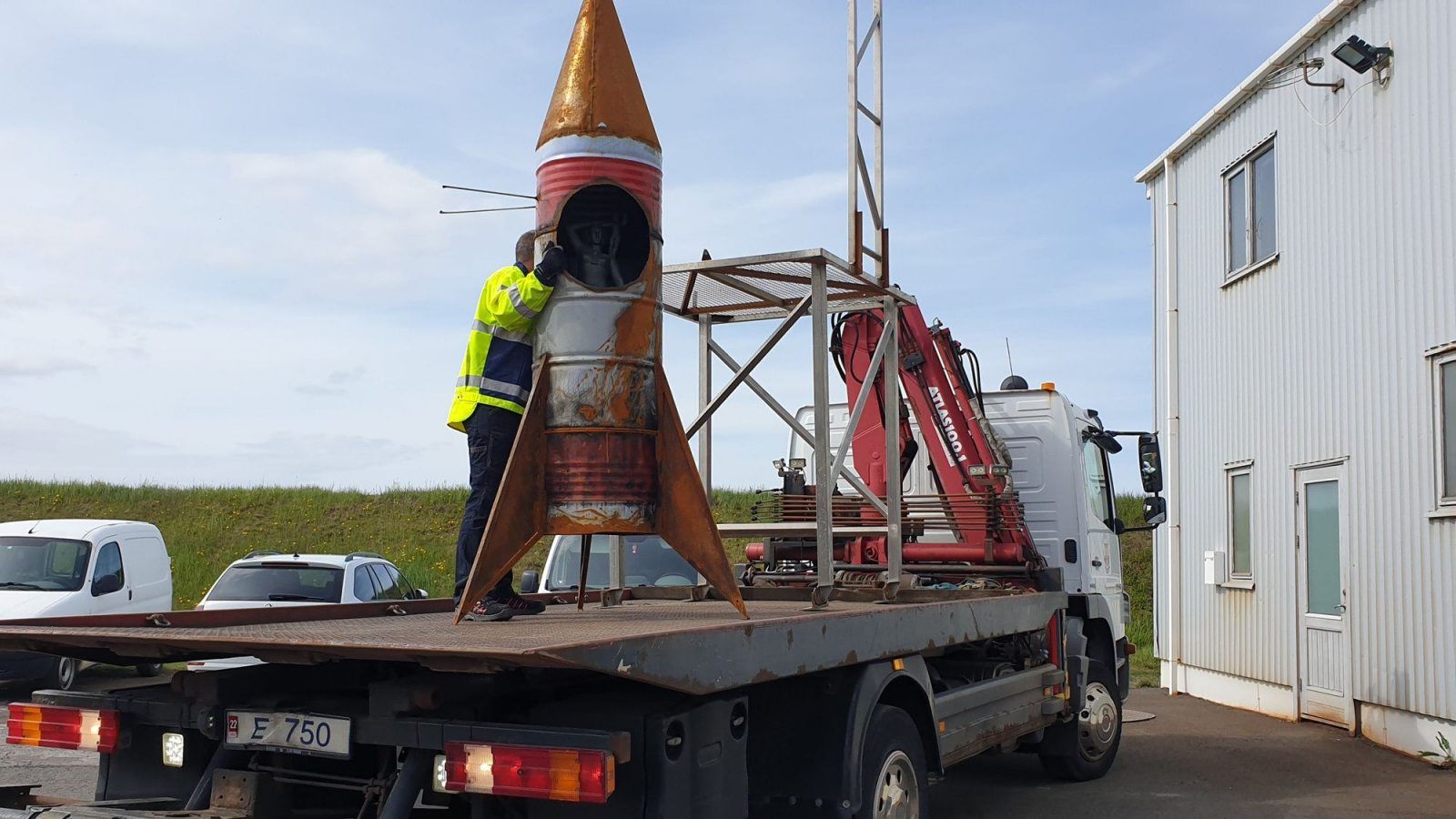 Gudrirdur inside a rocket, Photo From Frettir.