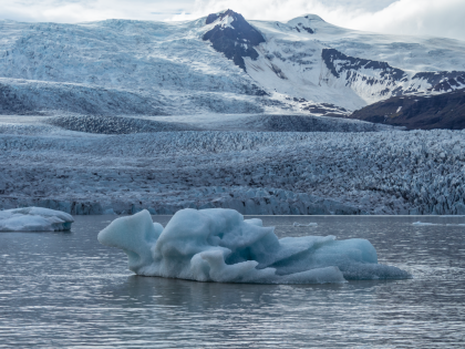 Ледниковая лагуна Фйадльсаурлоун (Fjallsárlón) на самом большом ледник в Европе Ватнайокудль (Vatnajökull). Фото Стасмир. Photo Stasmir.