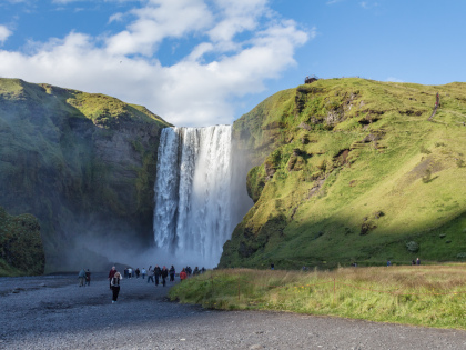 Водопад Скогафосс (Skógafoss) в Южной Исландии на маршруте «Южный Берег». Фото Стасмир. Photo Stasmir.