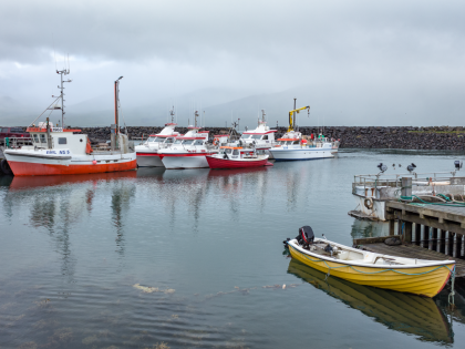 Лодки в гавани Баккагерди (Bakkagerði). Гавань в нескольких километрах от основного поселения на берегу Боргарфьорда в Восточной Исландии. Фото Стасмир. Photo Stasmir.