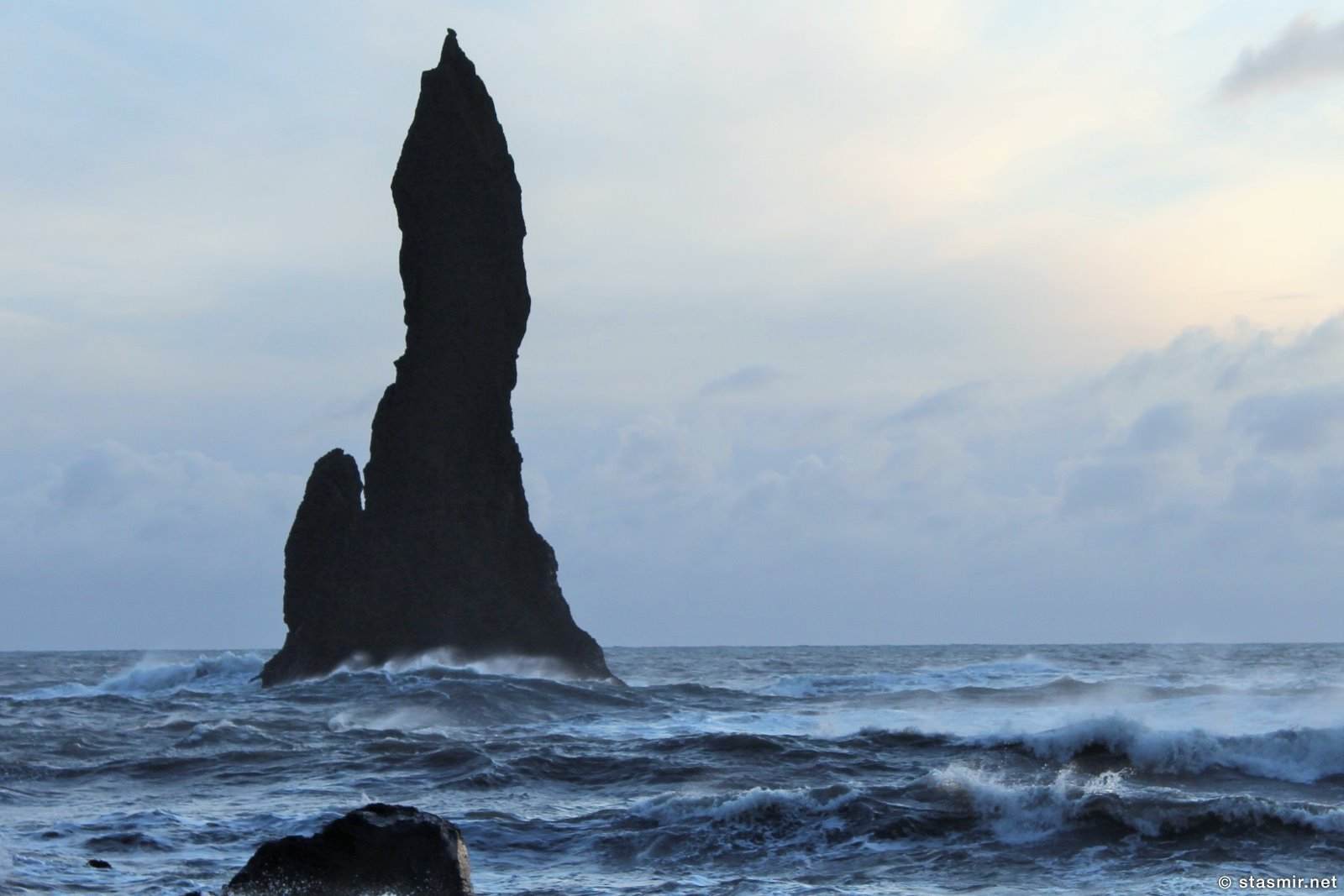 Reynisdrangar или Рейнисдрангар зимой, фото Стасмир, photo Stasmir