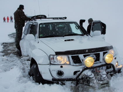 Ниссан провалился под лед на пути на Ландманналаугар, фото Стасмир, photo Stasmir