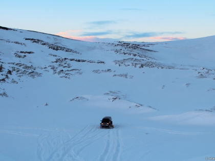 зимнее джип-сафари в Исландии, зимняя Исландия, зимние виды в Исландии, Landmannalaugar, Ландманналёйгар, Лундаманналаугар, джип-сафари, Исландия, фото Стасмир, photo Stasmir, Форд Е350 застрял в снегу на пути к Ландманналёйгар