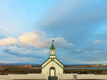 Kirkja, ноктюрн-закат на полуострове Рейкьянес, Garðarskagi, церковь, кирха рядом с маяком Гардюр, Garður, Reykjanes, photo stasmir, Фото Стасмир