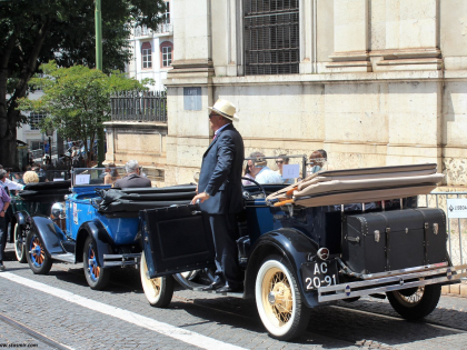 парад винтажный авто на улицах Лиссабона перед собором Се, фото Стасмир, photo Stasmir