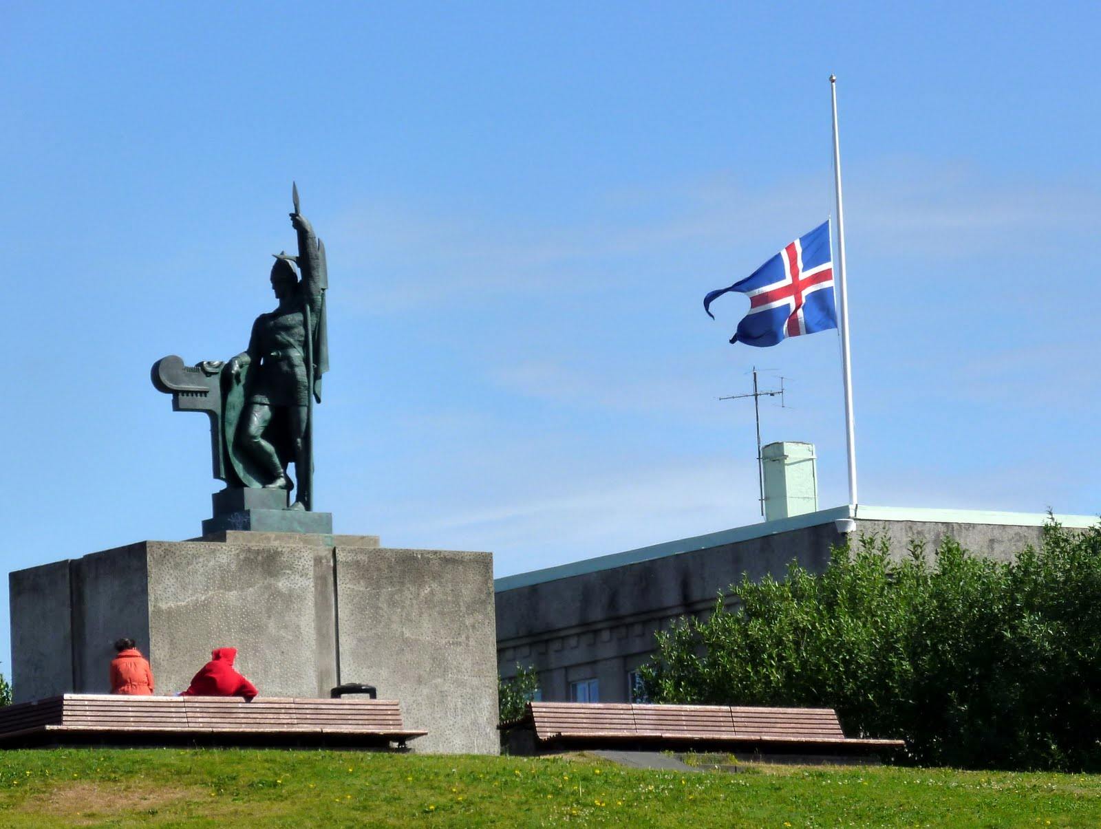 Flags half-mast in IcelandÞ Исландия скорбит по Норвегии. Ингоульвурур Артнасон, первопоселенец, Исландия, Рейкьявик, стасмир, Исландия скорбит по Норвегии. Ингоульвурур Артнасон, первопоселенец, Исландия, Рейкьявик, стасмир