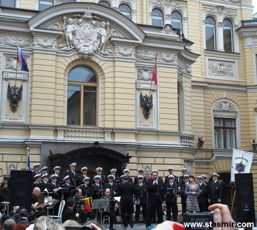 Исландский полицейский хор во дворе питерской Капеллы, 23 мая 2006 года, photo Stasmir, фото Стасмир