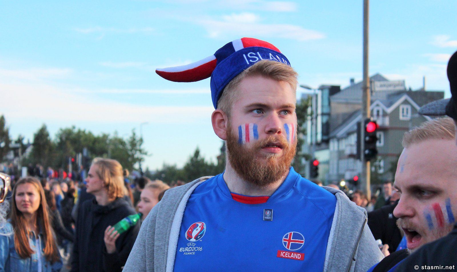 исландские болельщики после матча с Францией в Рейкьявике, Исландия, фото Стасмир, photo Stasmir