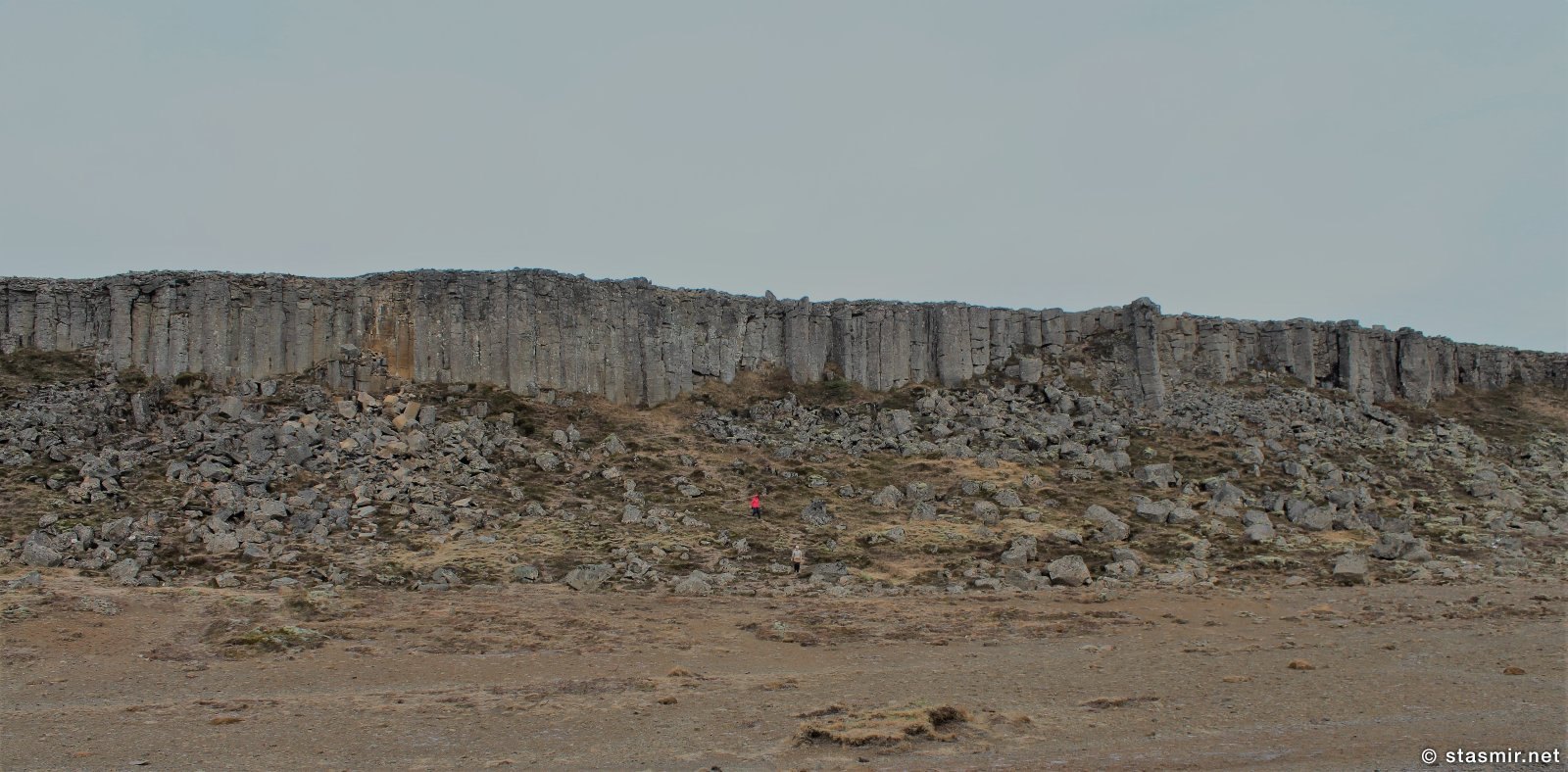 базальтовая стена Gerðuberg по пути на полуостров Снайфедльснес, фото Стасмир, photo Stasmir