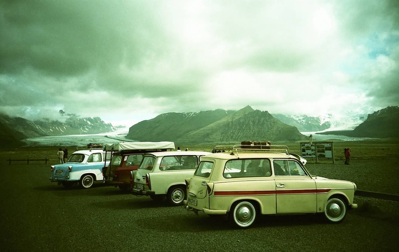 trabant-in-iceland-pic-by-guya-lomogrpahy. Трабанты в Исландии, фото Guya, ломография, взято с интернета