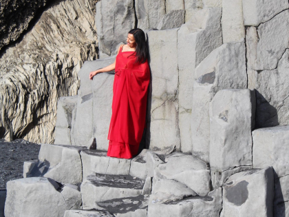 Lady in Red @ Reynisfjára, South Iceland, photo Stasmir, фото Стасмир