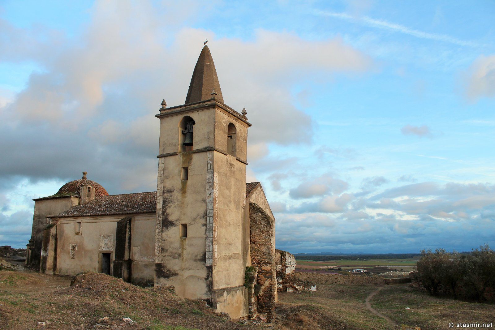 разрушенный замок Castelo de Juromenha - самое интересное, что я видел в Алентежу, Португалии, фото Стасмир, photo Stasmir