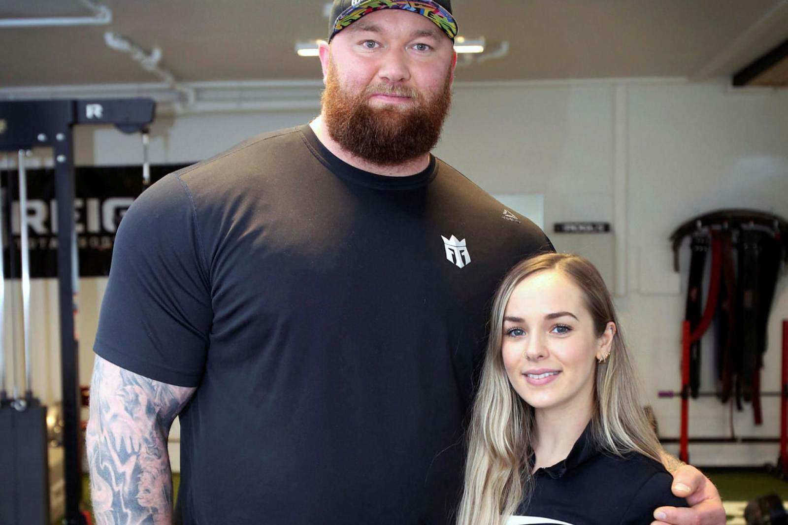 hafthor-julius-and-kelsey-henson-mbl.is-asdis-asgeirsdottir