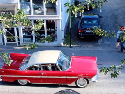 шествие антикварных авто по главной улице Рейкьявика - Лёйгавегюр, фото Стасмир, photo Stasmir