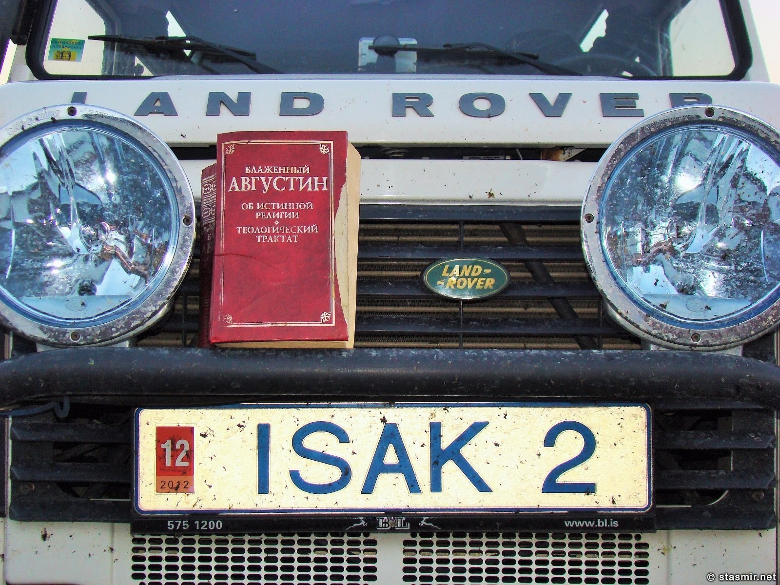 Святой Августин, Исак, Исаак, Ветхий Завет, фермы в Исландии, Photo Stasmir, Landrover Defender припаркован у Ensku Húsin, фото Стасмир