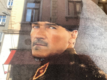 Mustafa-Kemal-Atatyurk-foto-na-ulitsah-Stambula-foto-Stasmir-photo-Stasmir
