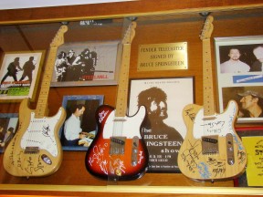 Гитары Брюса Спрингстина, острова Боромеев, Италия
