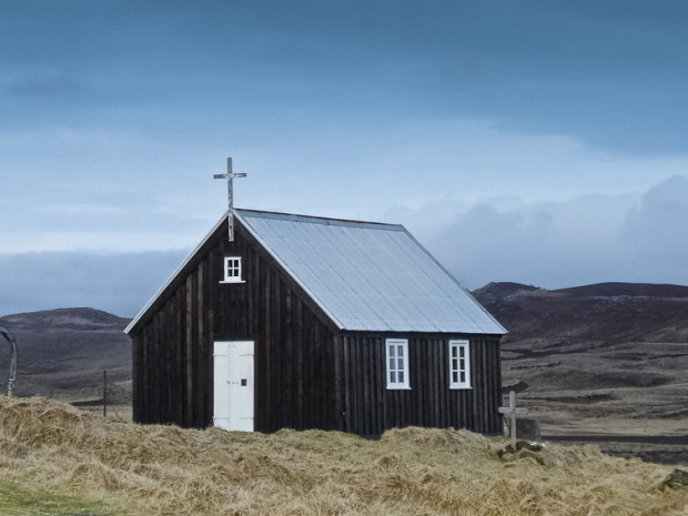 Одинокая церковь на плато Крисувик (Krísuvík)