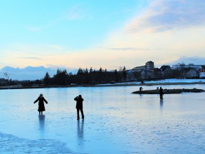 Тьёрнин - люди катаются на коньках