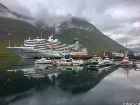 Пароход в гавани в Исафьордюре, фото Стасмир, photo Stasmir