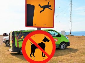 Фото Stasmir Travel, Стасмир, Странные знаки у скалы Лаутрабйарг